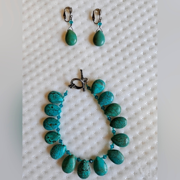 Southwest Style Turquoise Necklace, Bracelet and Earring set - Picture 3 of 14